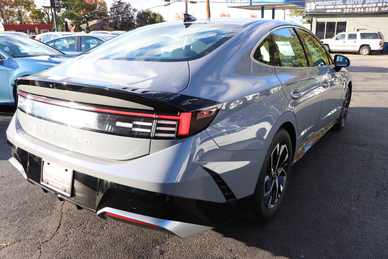 Hyundai Sonata SEL 2.5L FWD 2024 Hyundai Sonata SEL 2.5L FWD 2024