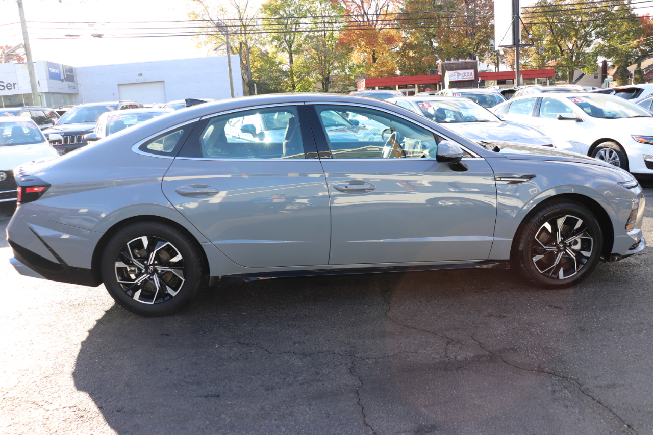 Hyundai Sonata SEL 2.5L FWD 2024 Hyundai Sonata SEL 2.5L FWD 2024