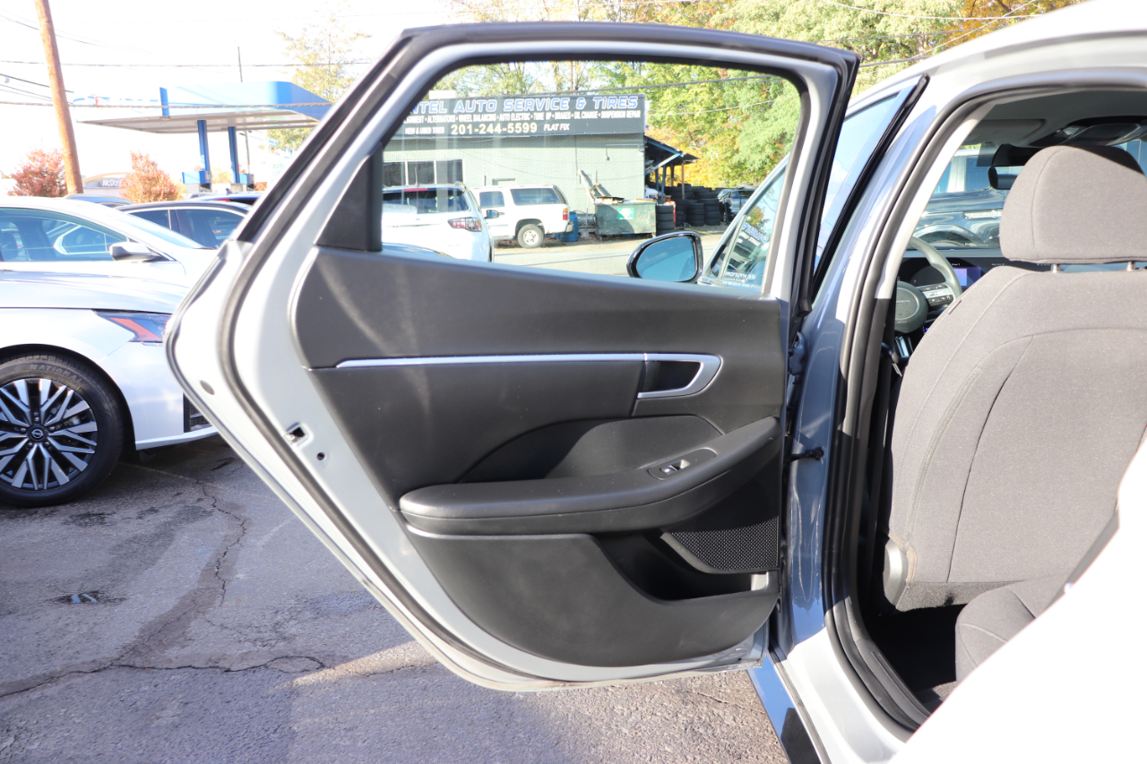 Hyundai Sonata SEL 2.5L FWD 2024 Hyundai Sonata SEL 2.5L FWD 2024