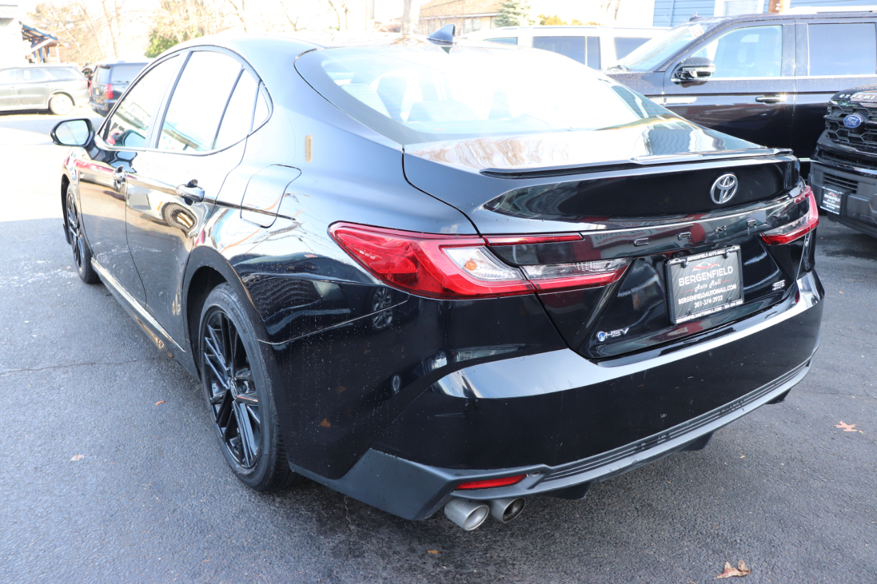 Toyota Camry SE Hyb 4D Sedan FWD 2025