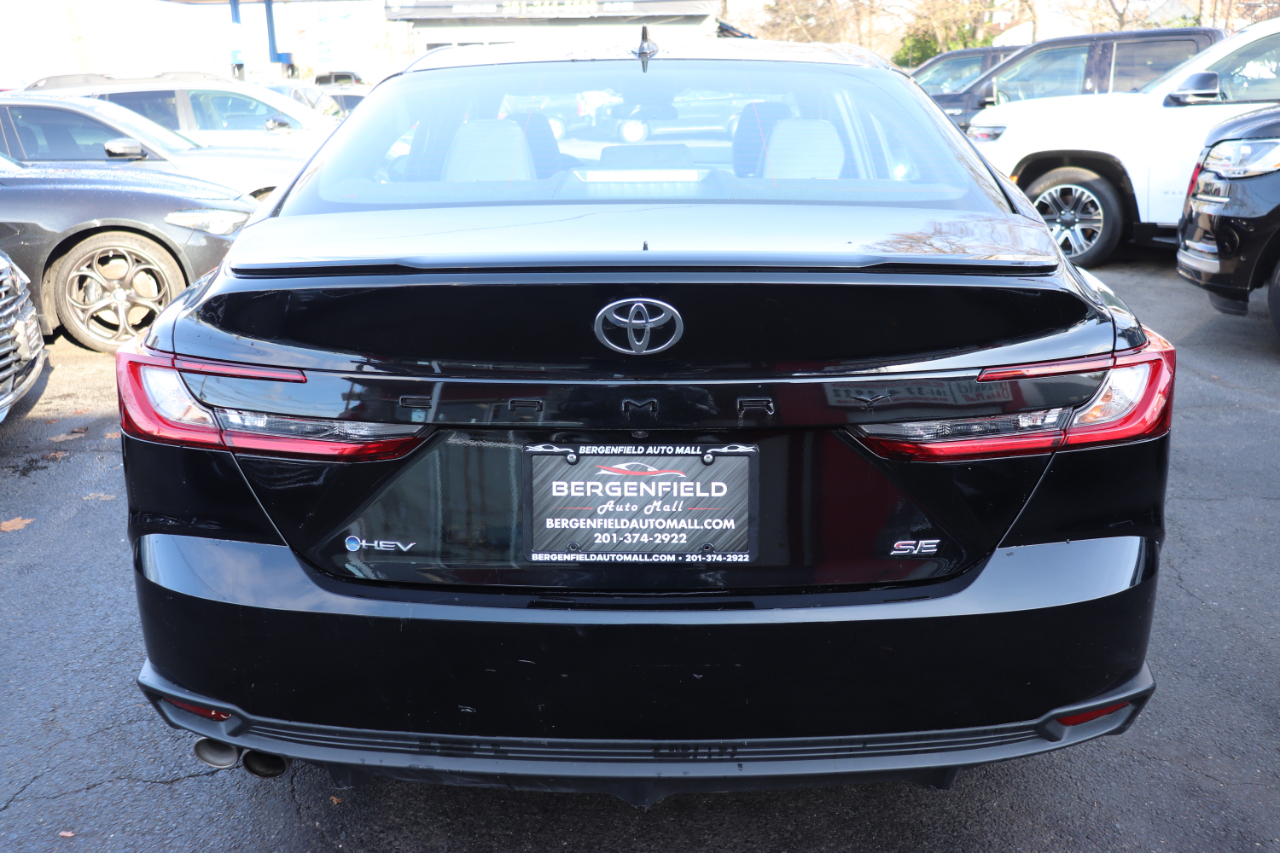 Toyota Camry SE Hyb 4D Sedan FWD 2025