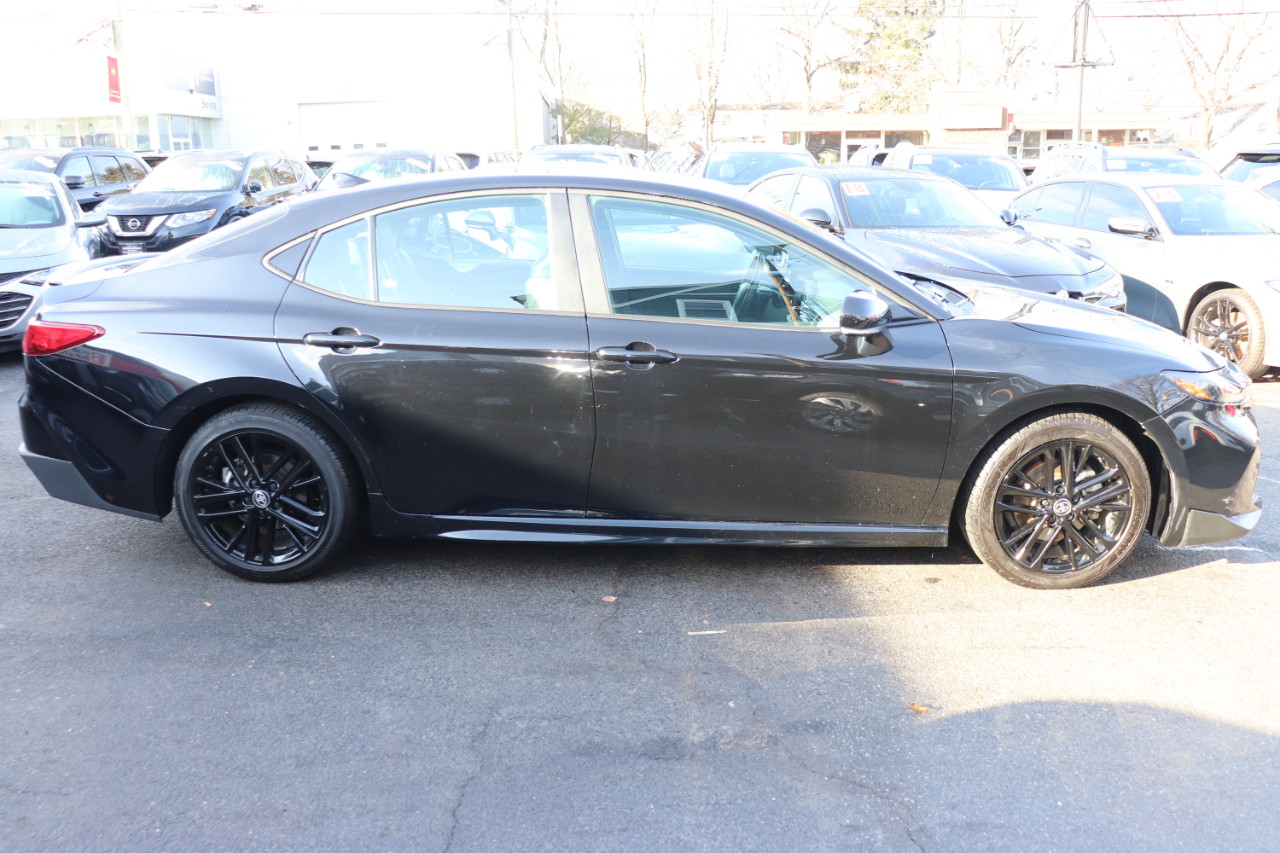 Toyota Camry SE Hyb 4D Sedan FWD 2025