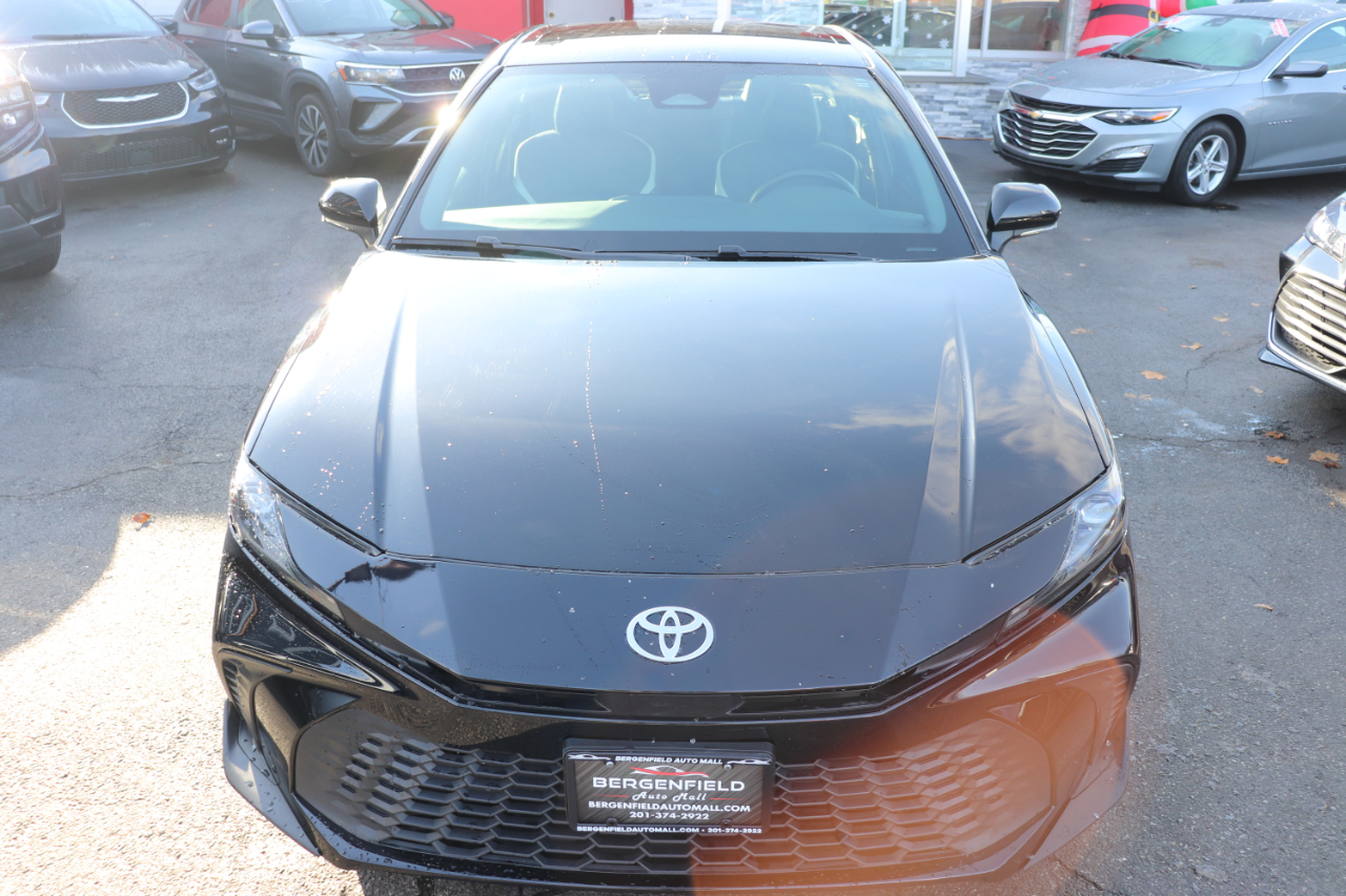 Toyota Camry SE Hyb 4D Sedan FWD 2025