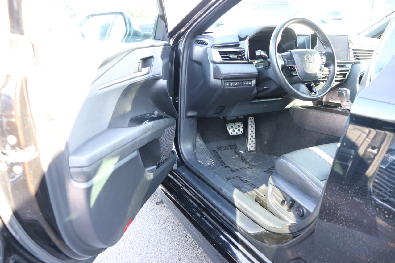 Toyota Camry SE Hyb 4D Sedan FWD 2025