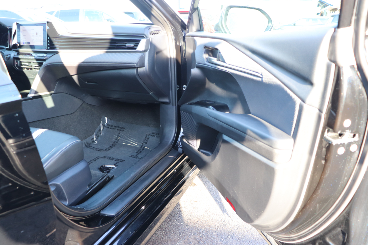 Toyota Camry SE Hyb 4D Sedan FWD 2025