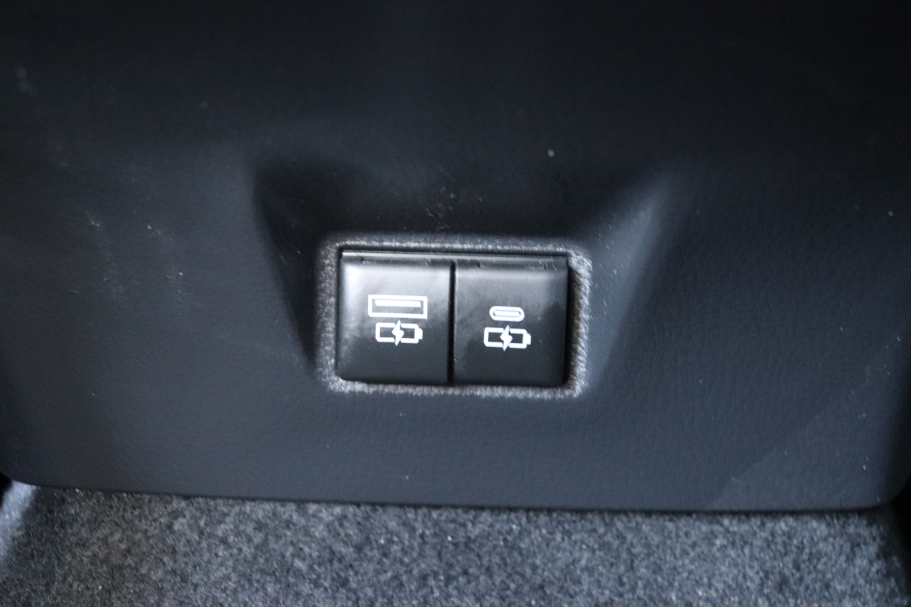 Toyota Camry SE Hyb 4D Sedan FWD 2025