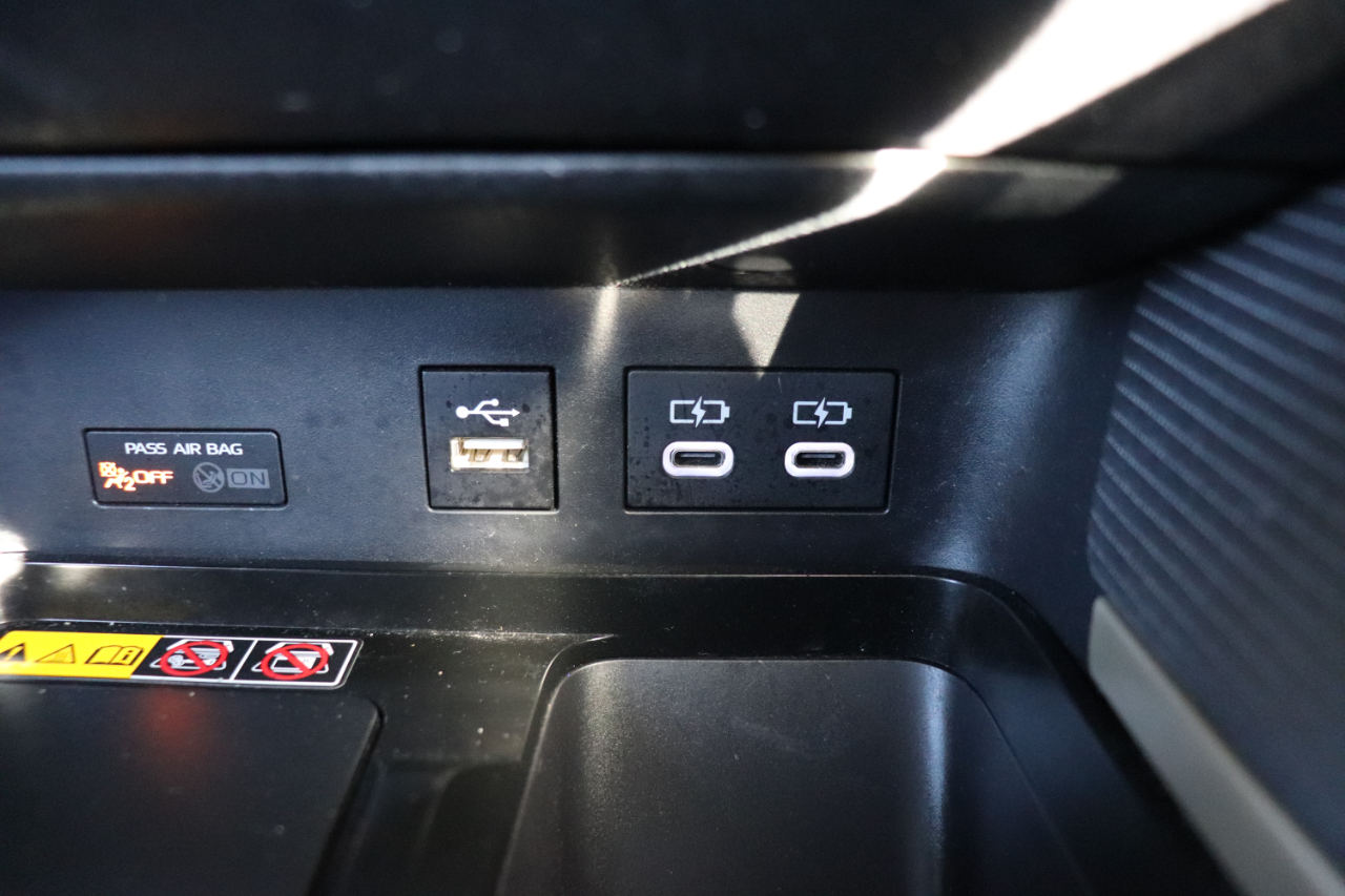 Toyota Camry SE Hyb 4D Sedan FWD 2025