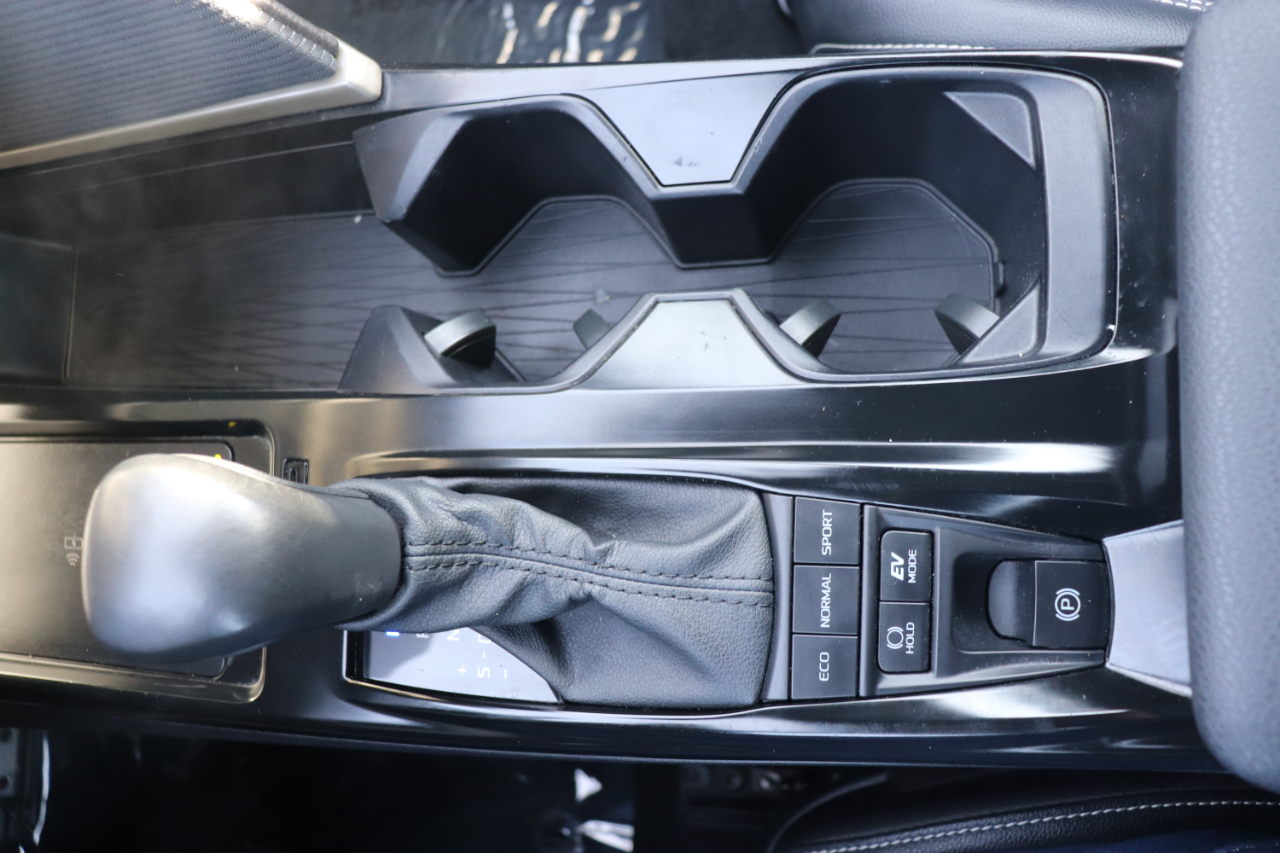 Toyota Camry SE Hyb 4D Sedan FWD 2025