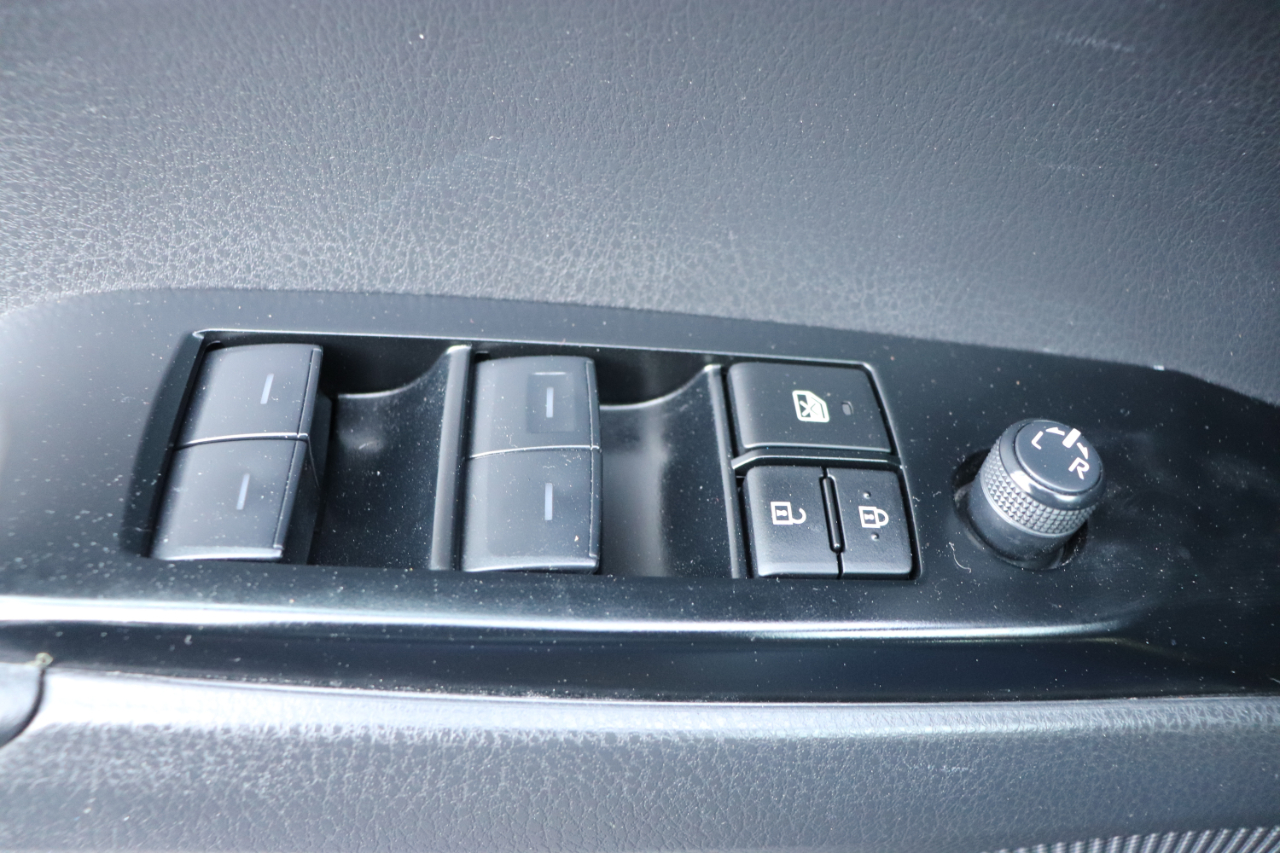 Toyota Camry SE Hyb 4D Sedan FWD 2025