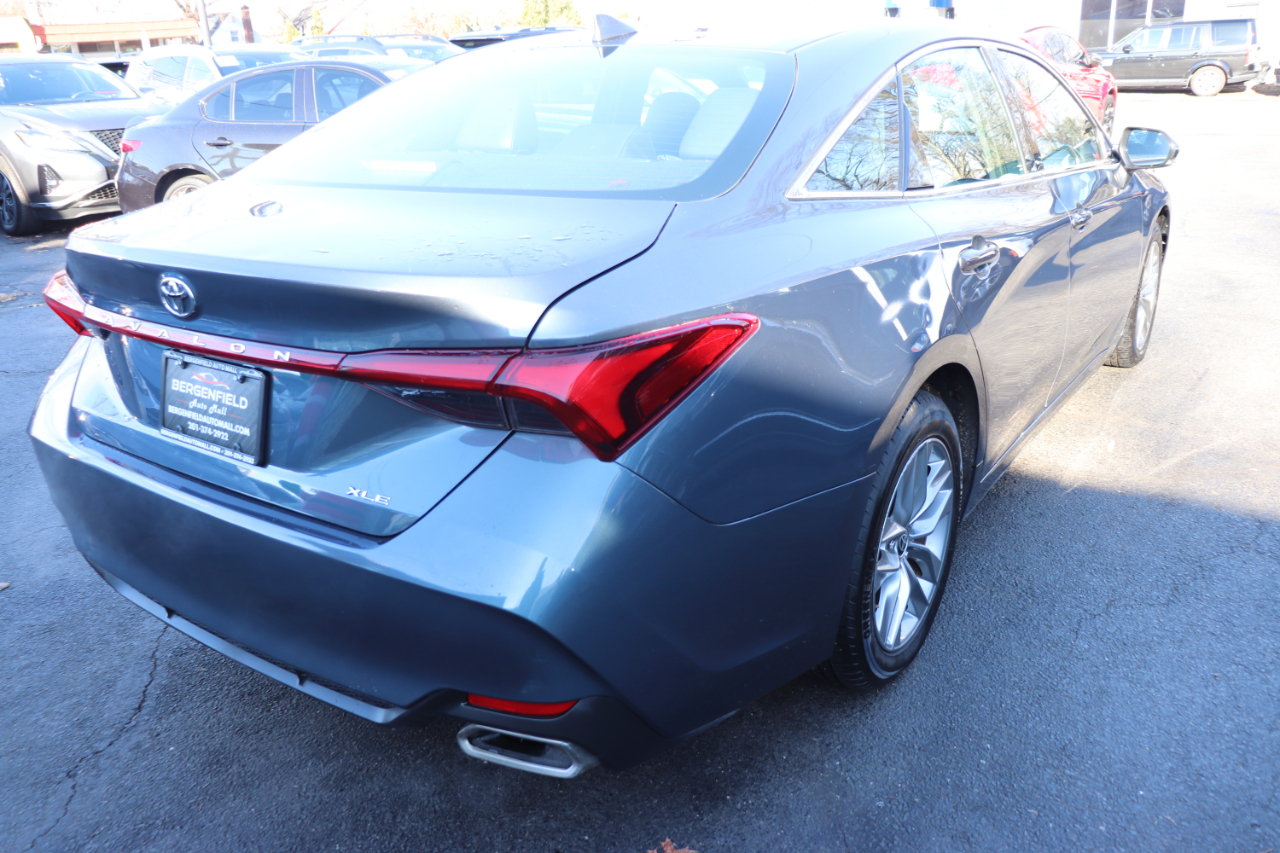 Toyota Avalon XLE FWD (Natl) 2022