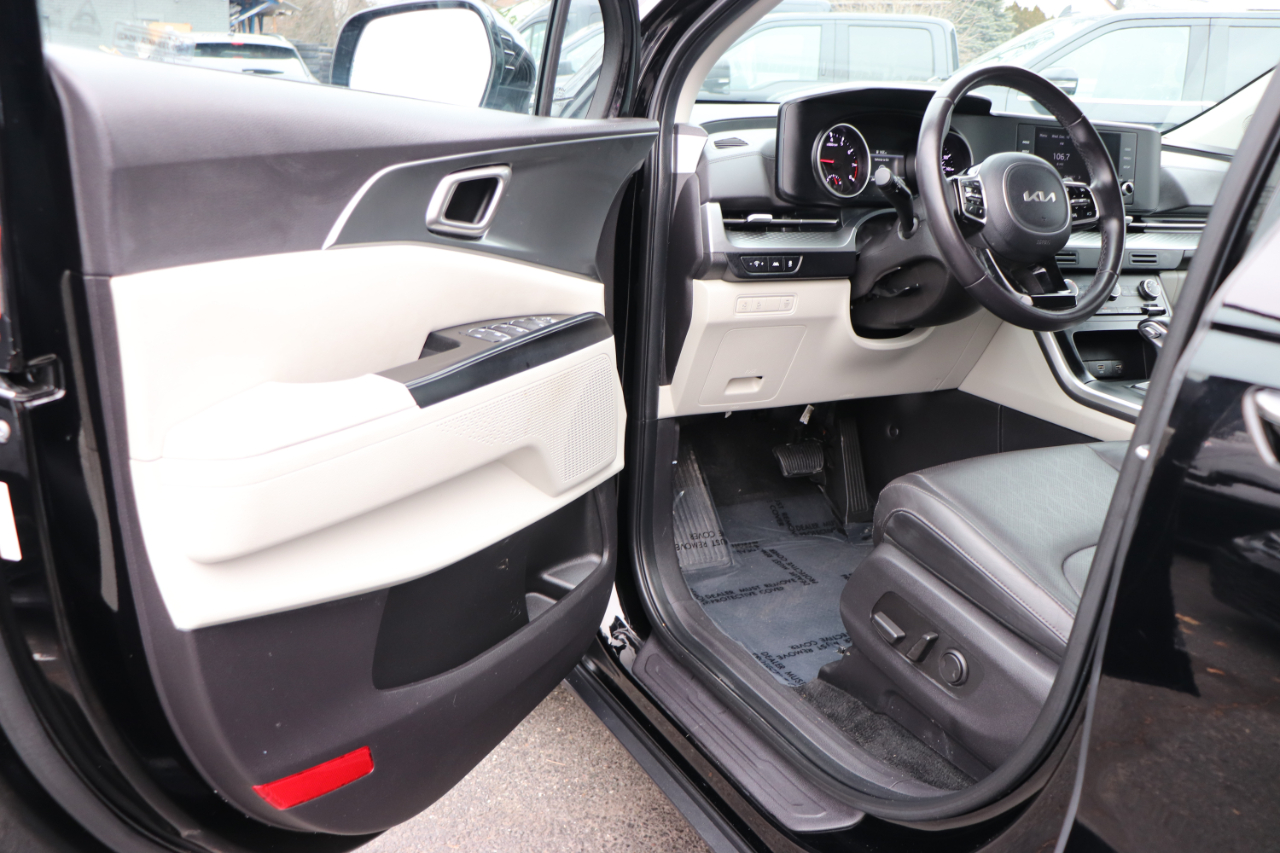 Kia Carnival LX FWD w/Seat Pkg 2024