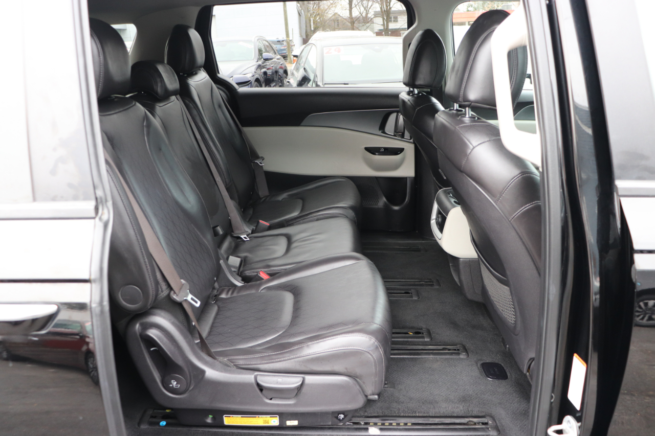 Kia Carnival LX FWD w/Seat Pkg 2024