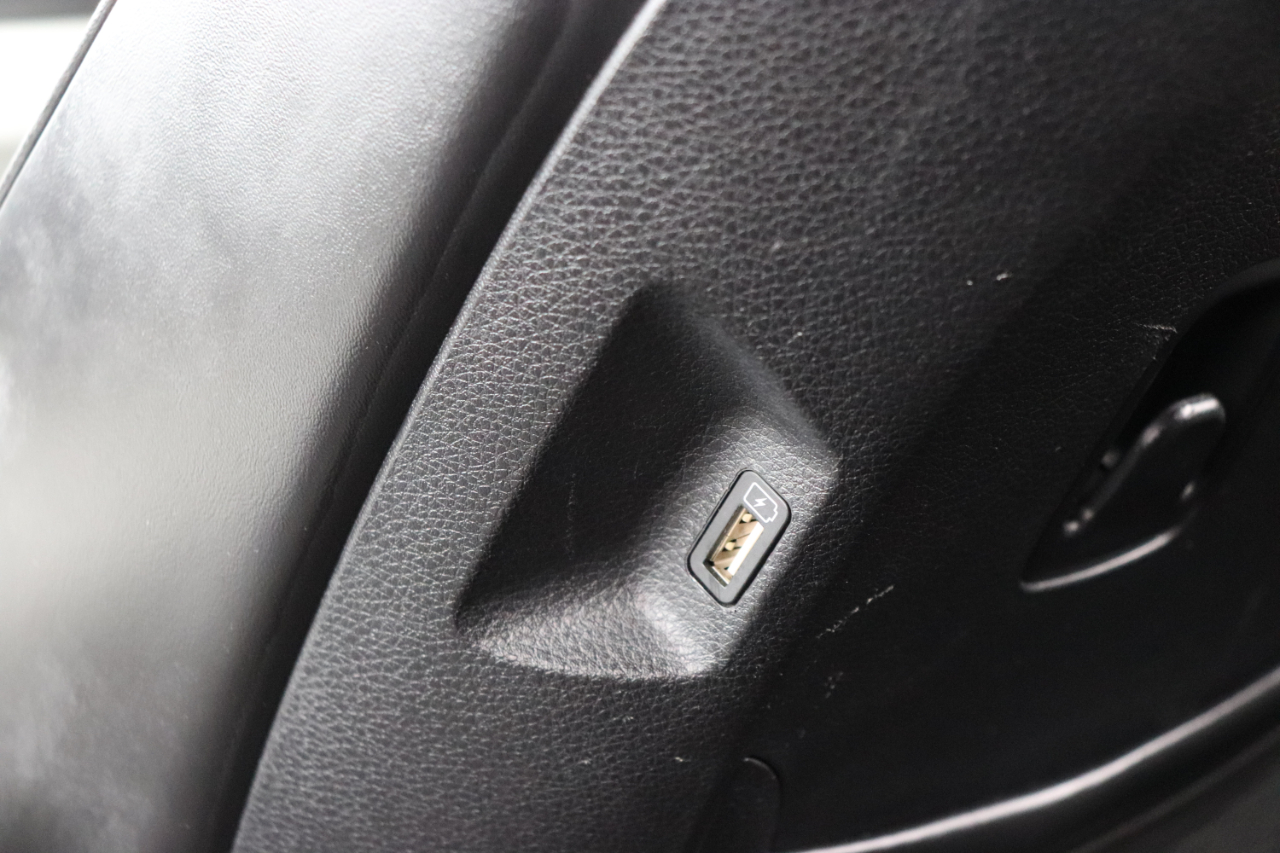 Kia Carnival LX FWD w/Seat Pkg 2024