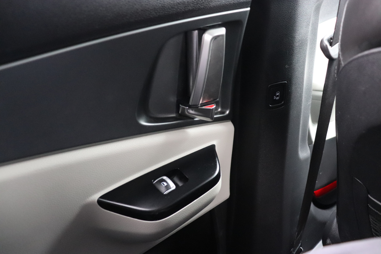 Kia Carnival LX FWD w/Seat Pkg 2024