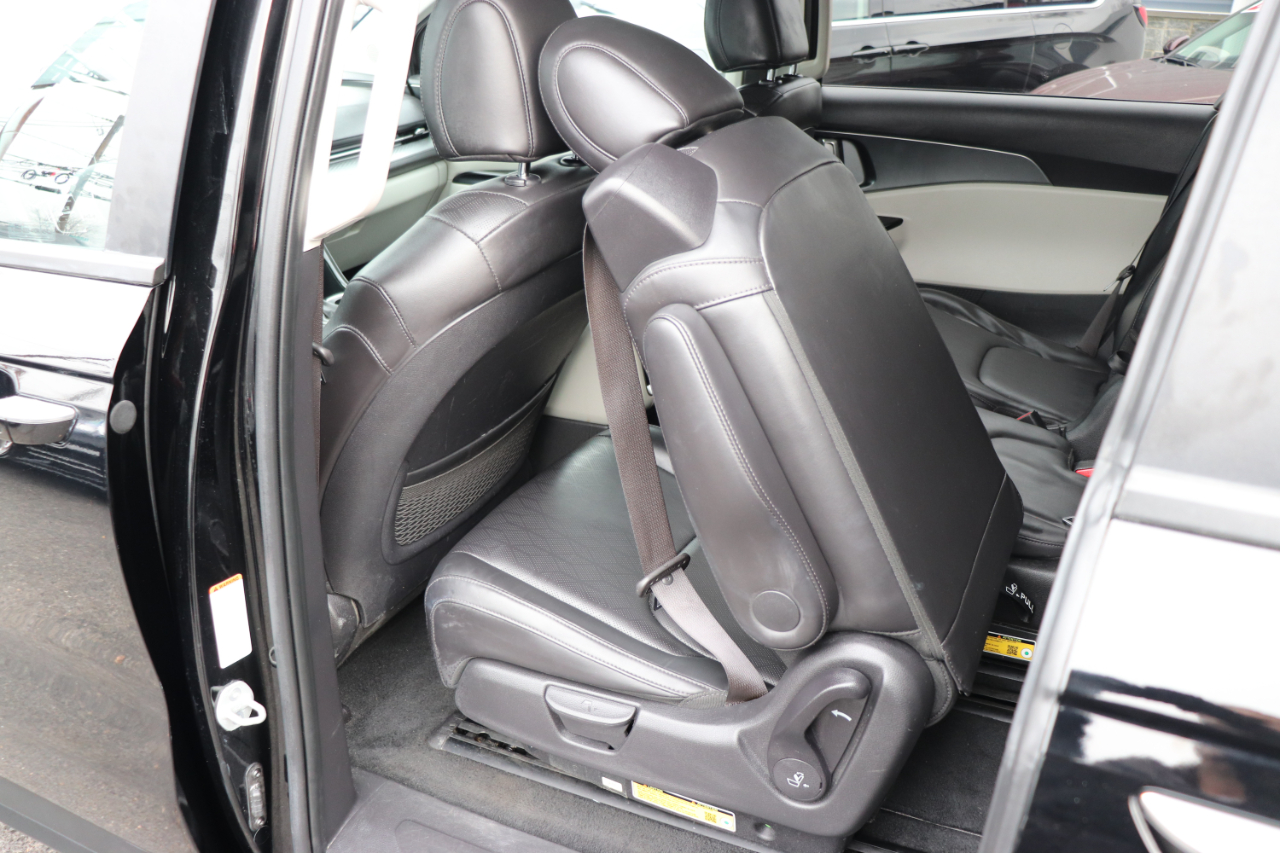 Kia Carnival LX FWD w/Seat Pkg 2024