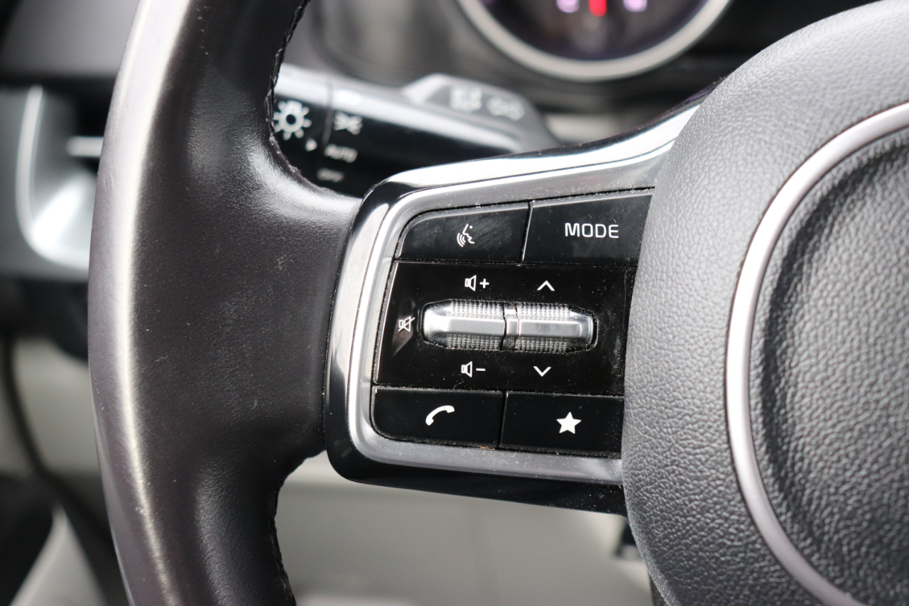 Kia Carnival LX FWD w/Seat Pkg 2024