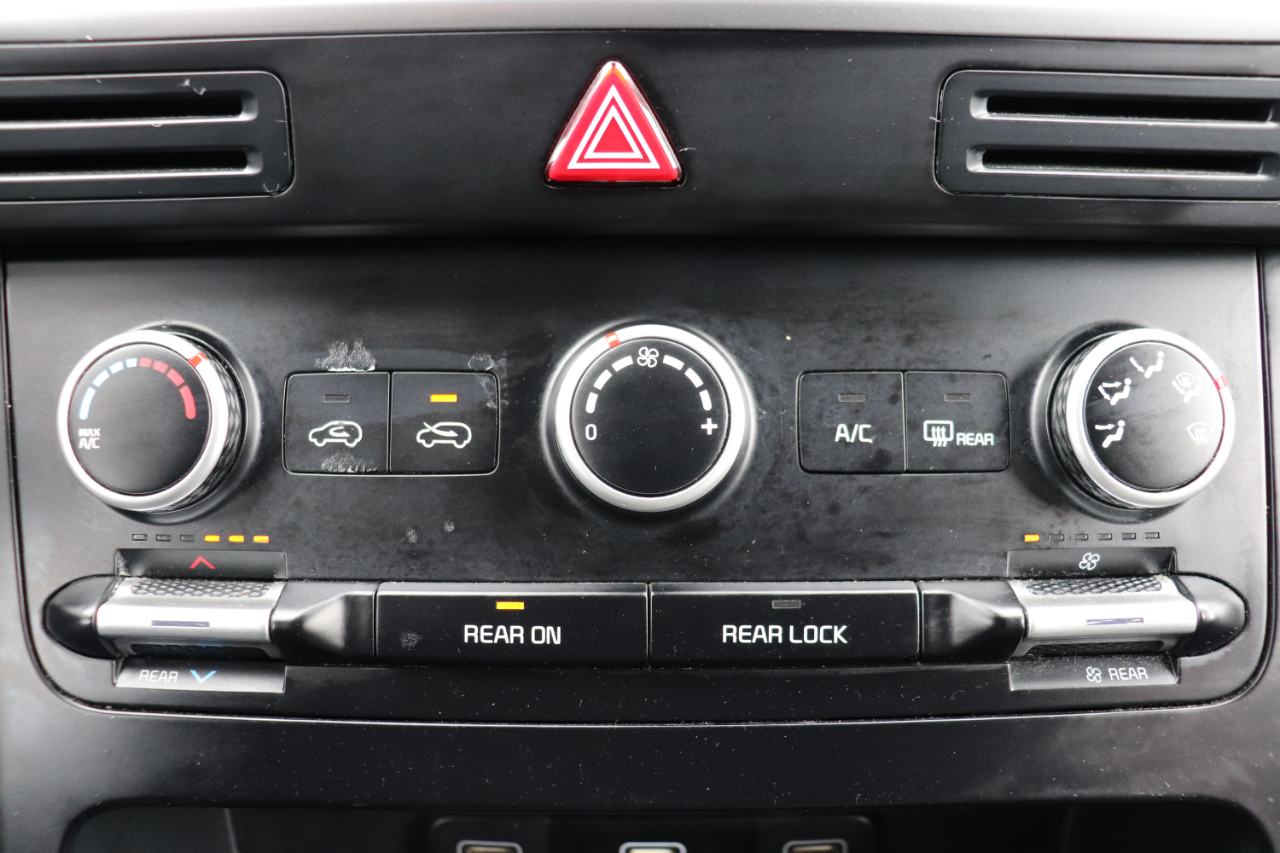 Kia Carnival LX FWD w/Seat Pkg 2024