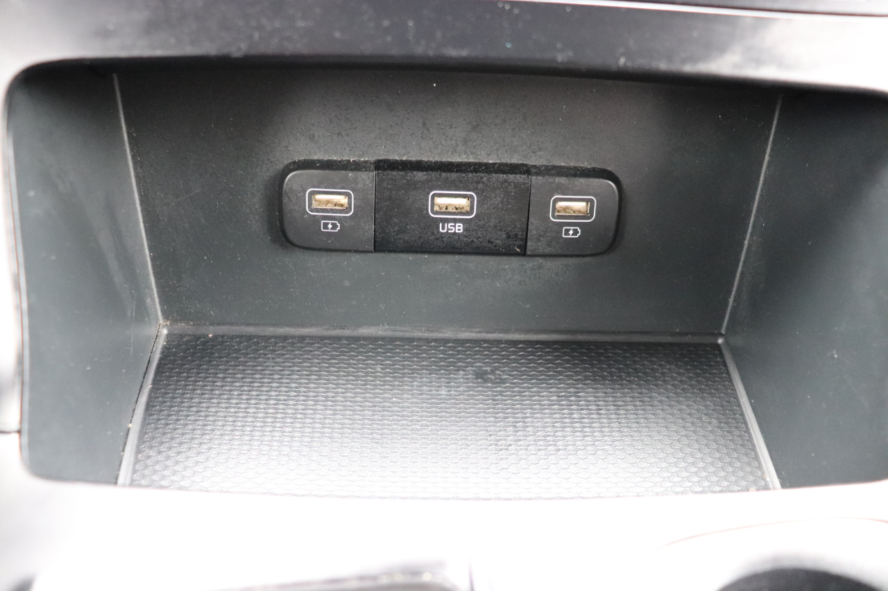 Kia Carnival LX FWD w/Seat Pkg 2024