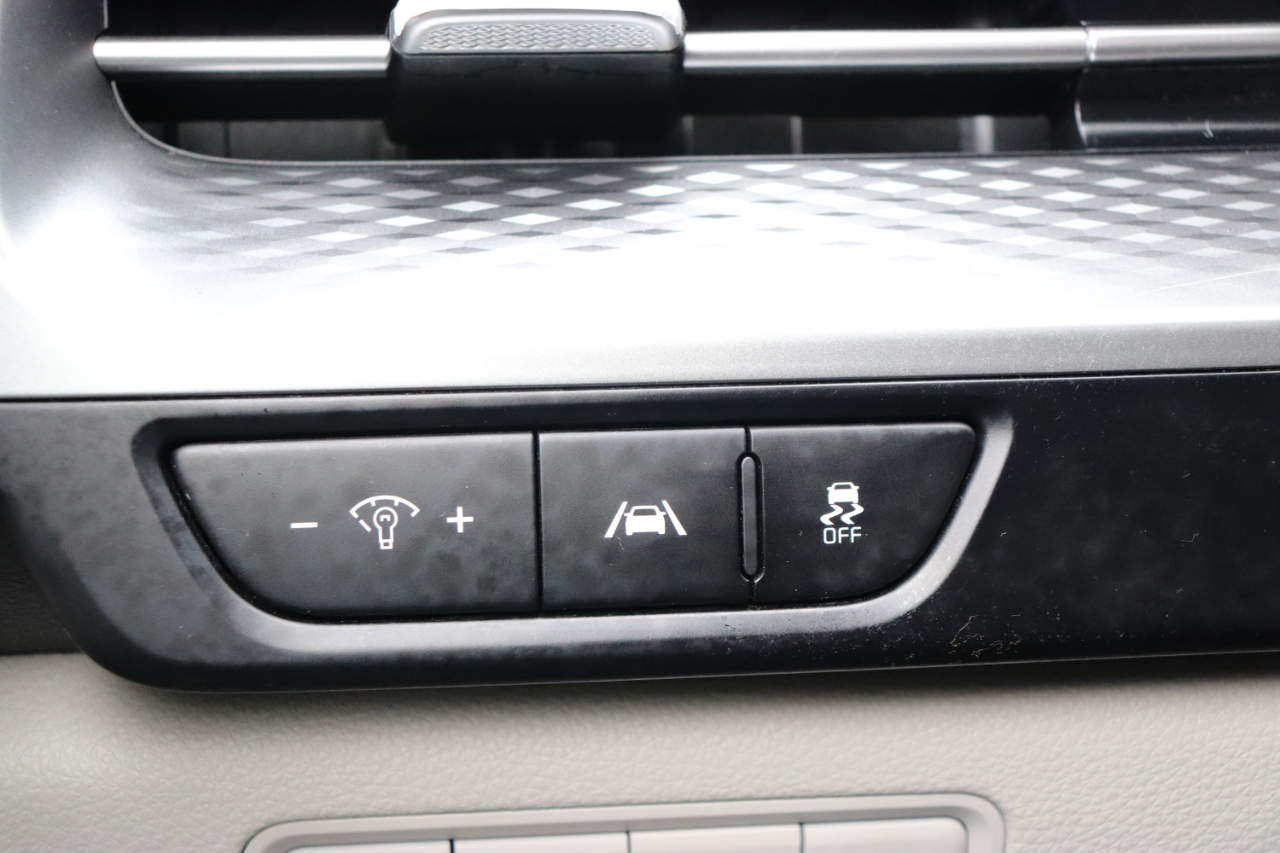 Kia Carnival LX FWD w/Seat Pkg 2024