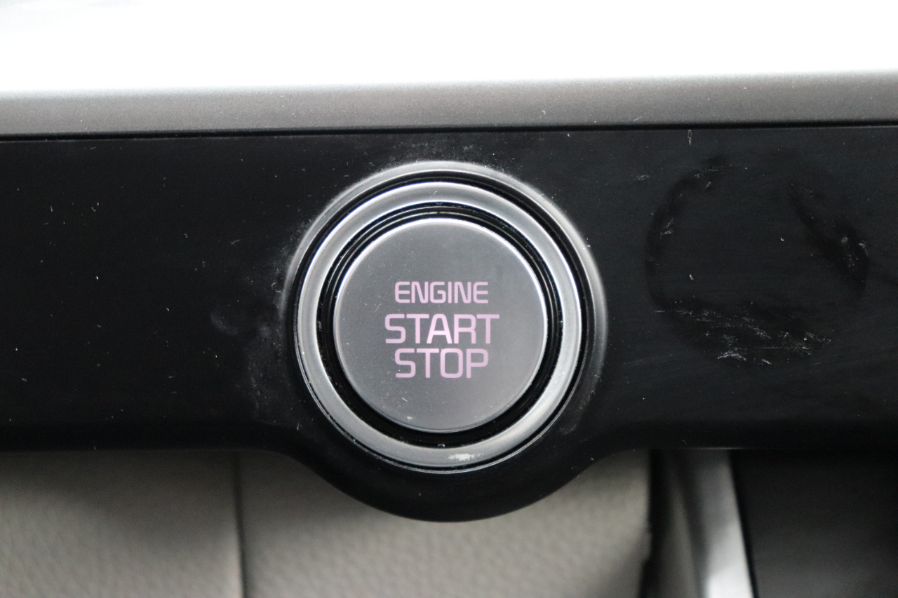 Kia Carnival LX FWD w/Seat Pkg 2024