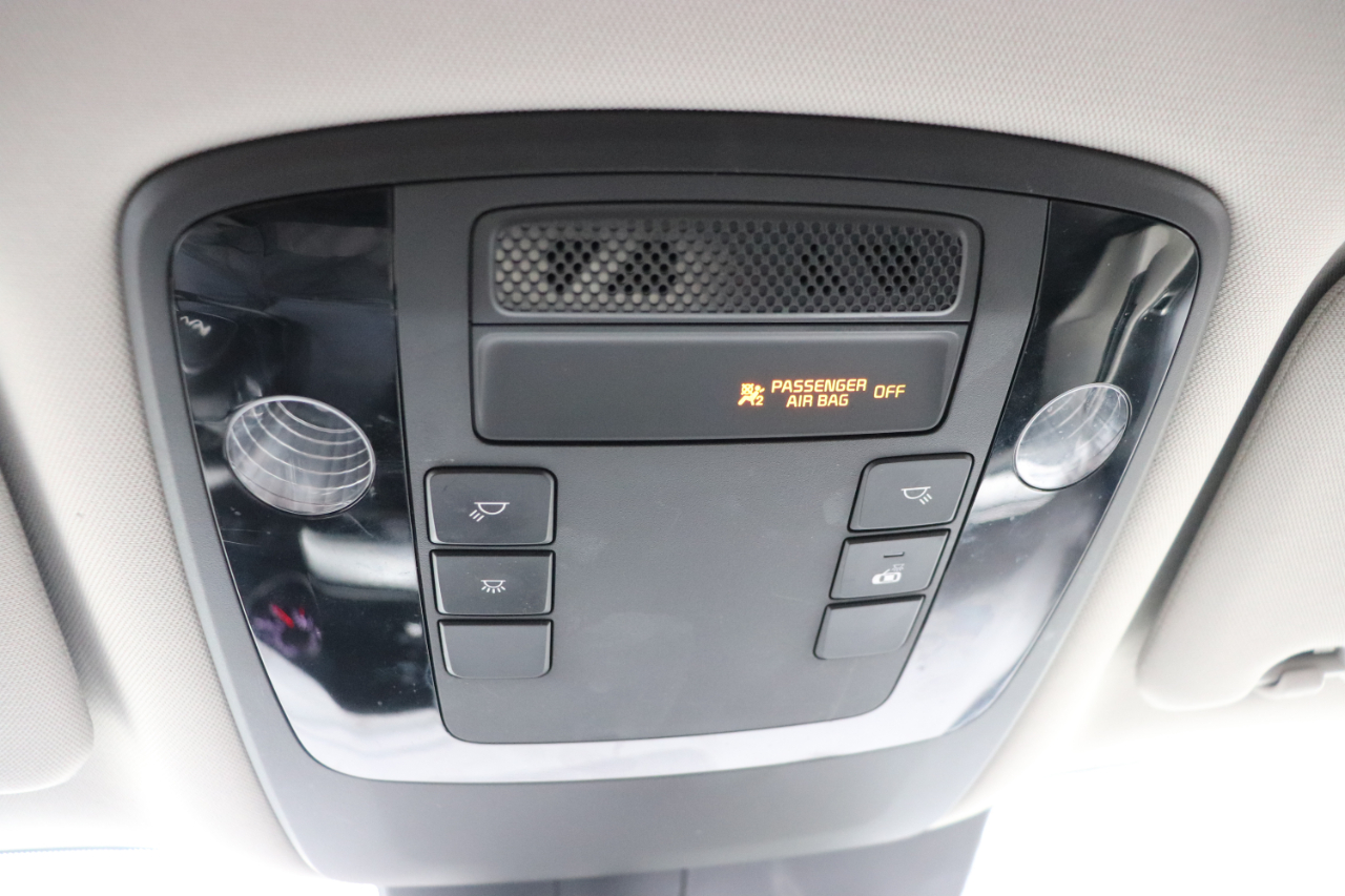 Kia Carnival LX FWD w/Seat Pkg 2024