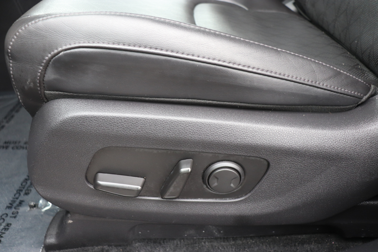 Kia Carnival LX FWD w/Seat Pkg 2024