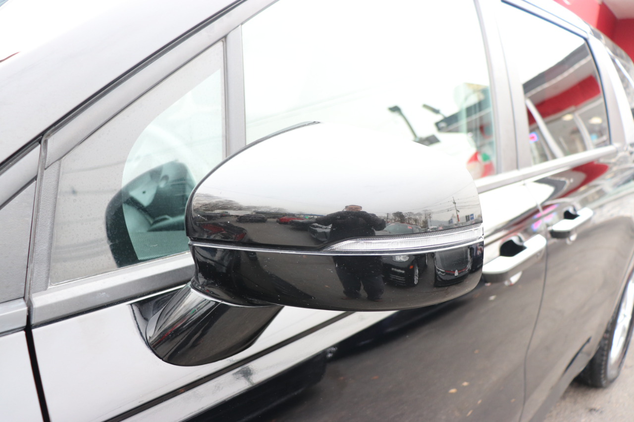 Kia Carnival LX FWD w/Seat Pkg 2024