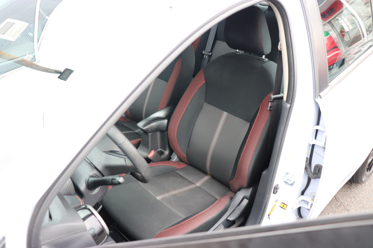 Nissan Versa SR CVT 2024