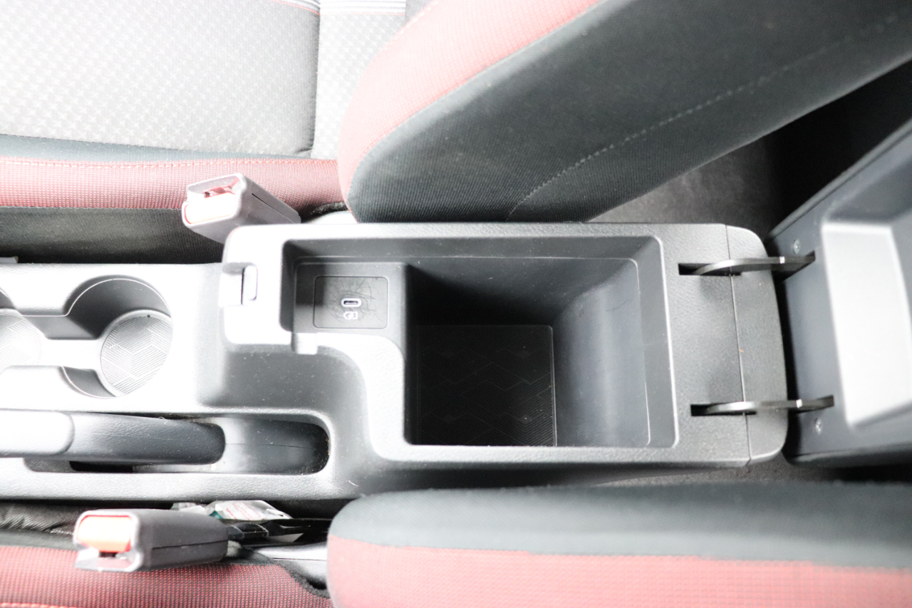 Nissan Versa SR CVT 2024