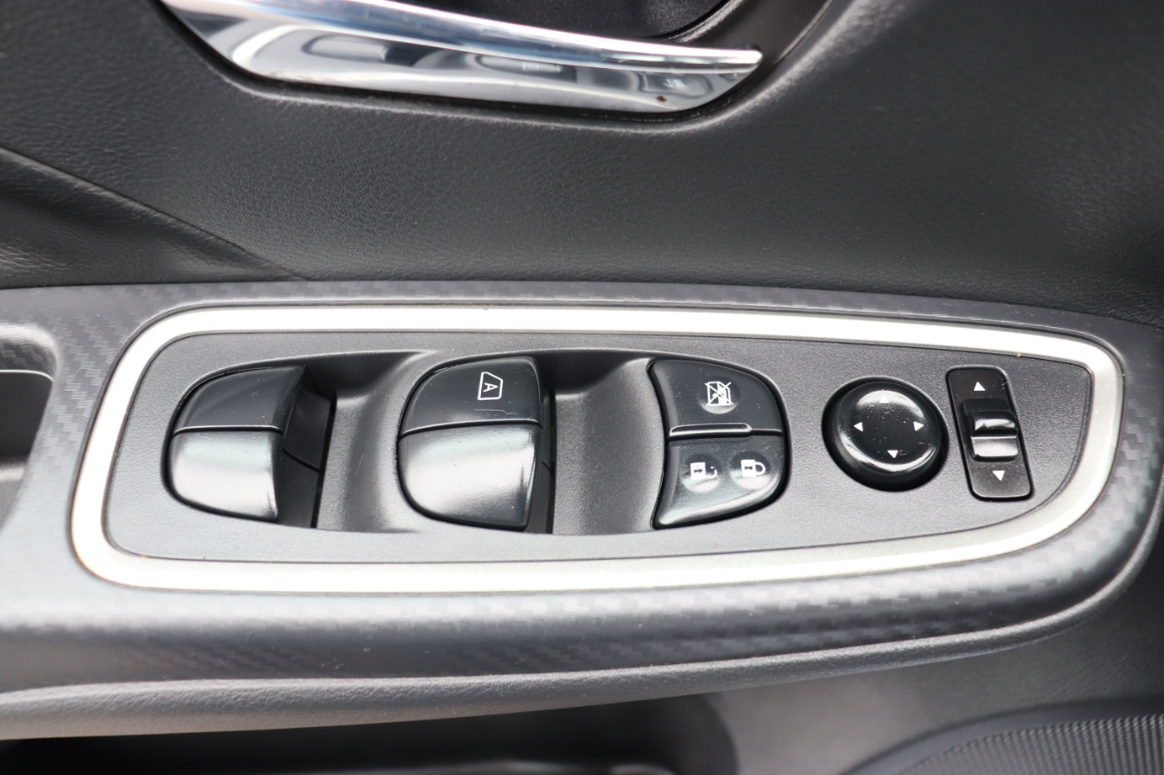 Nissan Versa SR CVT 2024