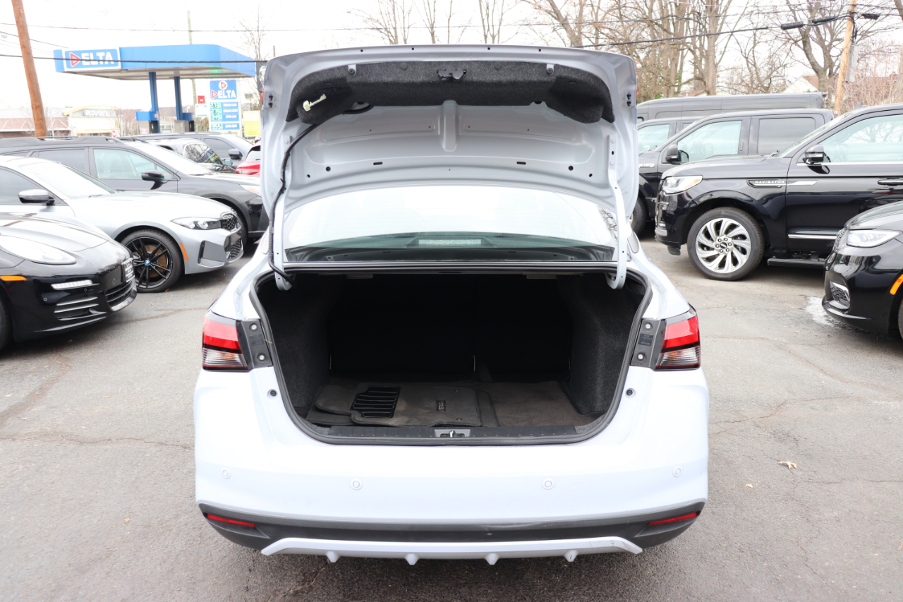 Nissan Versa SR CVT 2024