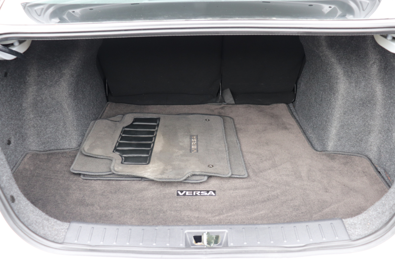 Nissan Versa SR CVT 2024