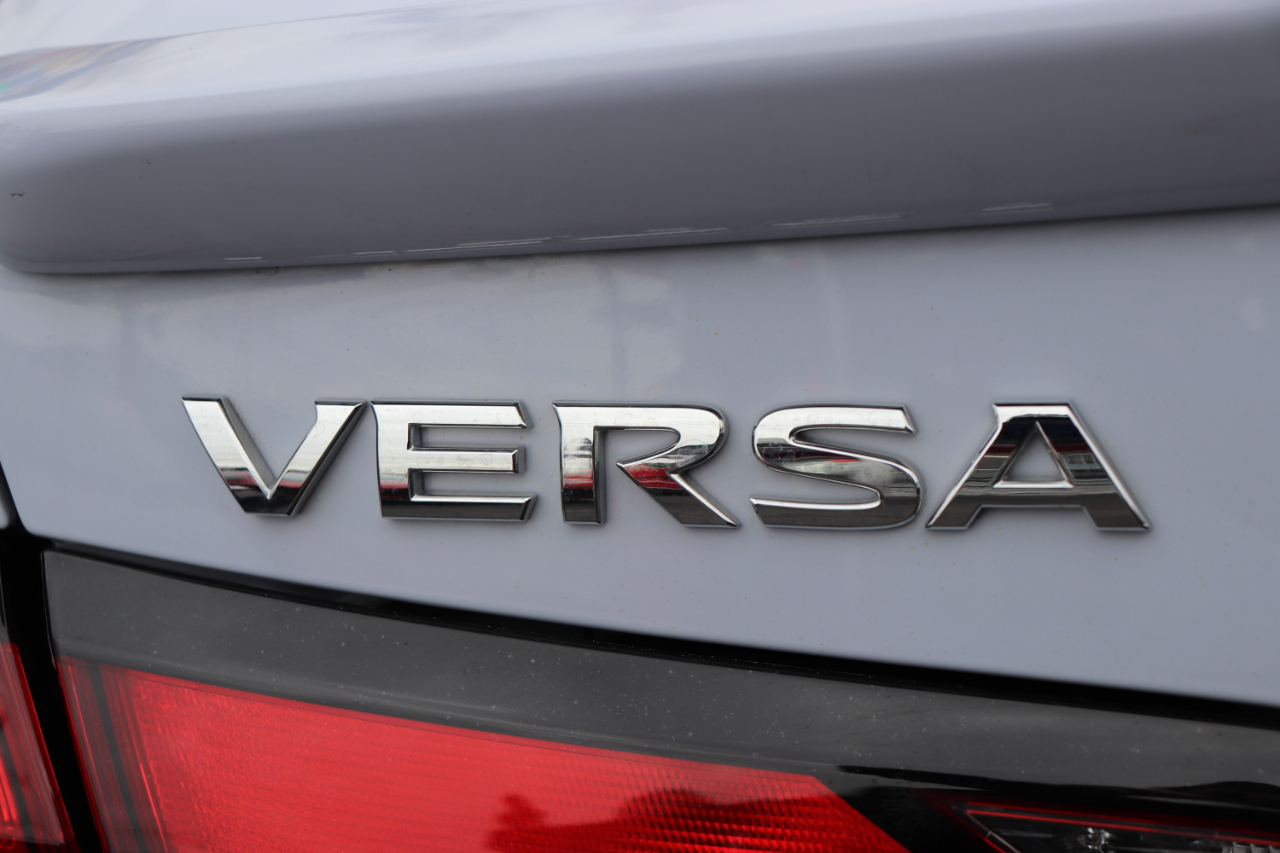 Nissan Versa SR CVT 2024