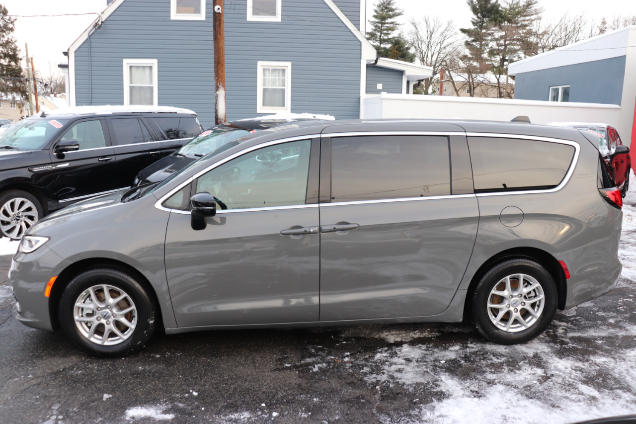 Chrysler Pacifica Select FWD 2025