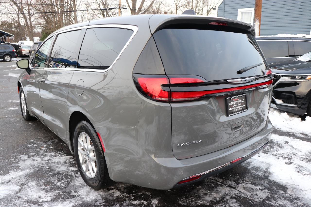 Chrysler Pacifica Select FWD 2025