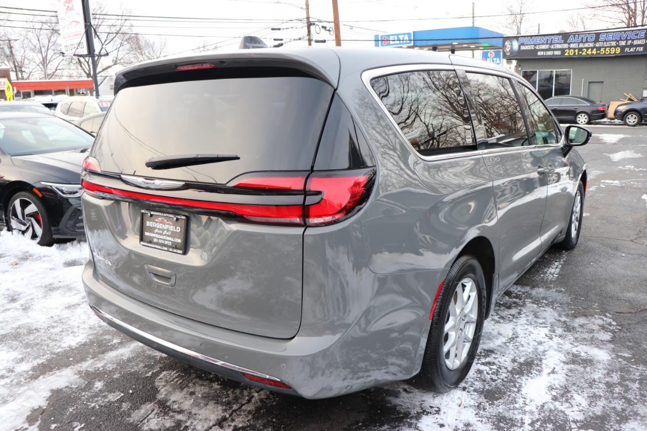 Chrysler Pacifica Select FWD 2025