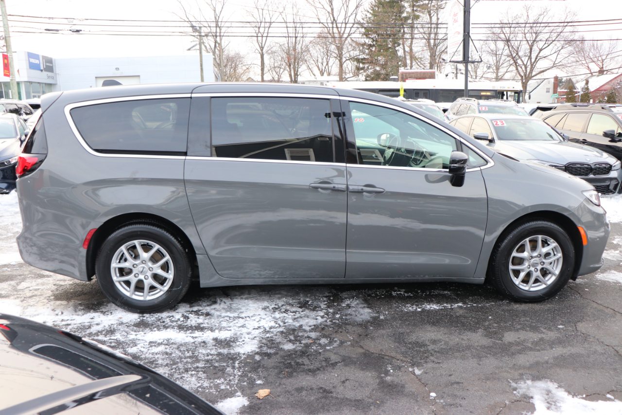 Chrysler Pacifica Select FWD 2025