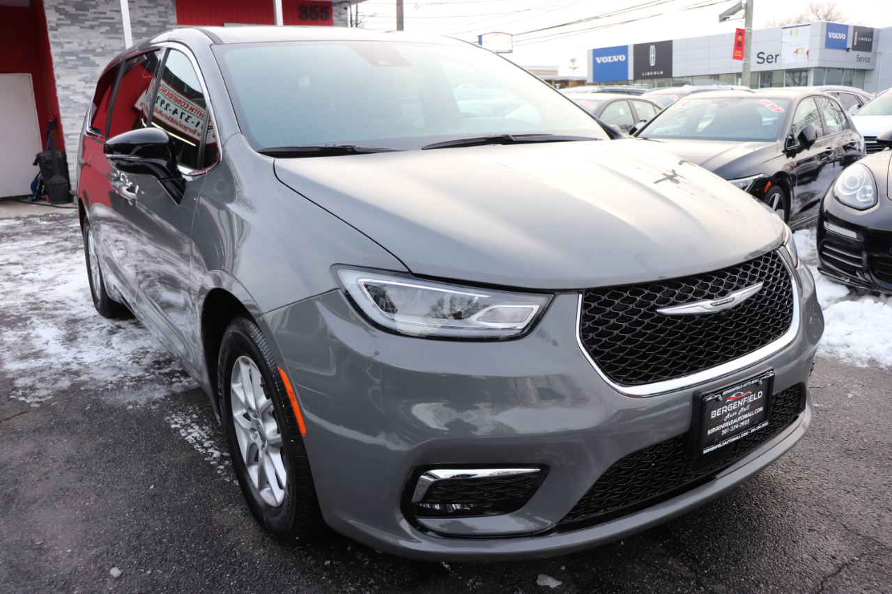 Chrysler Pacifica Select FWD 2025