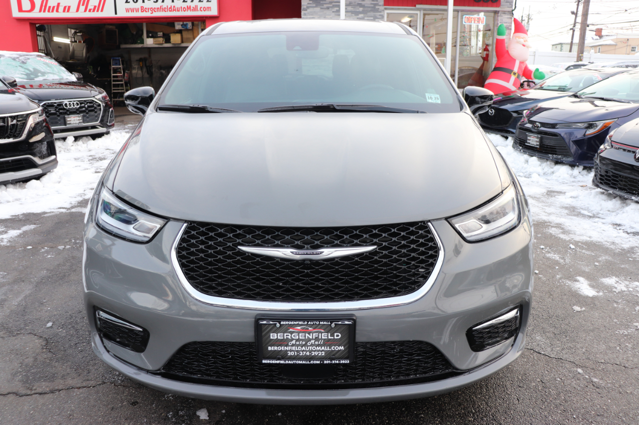 Chrysler Pacifica Select FWD 2025