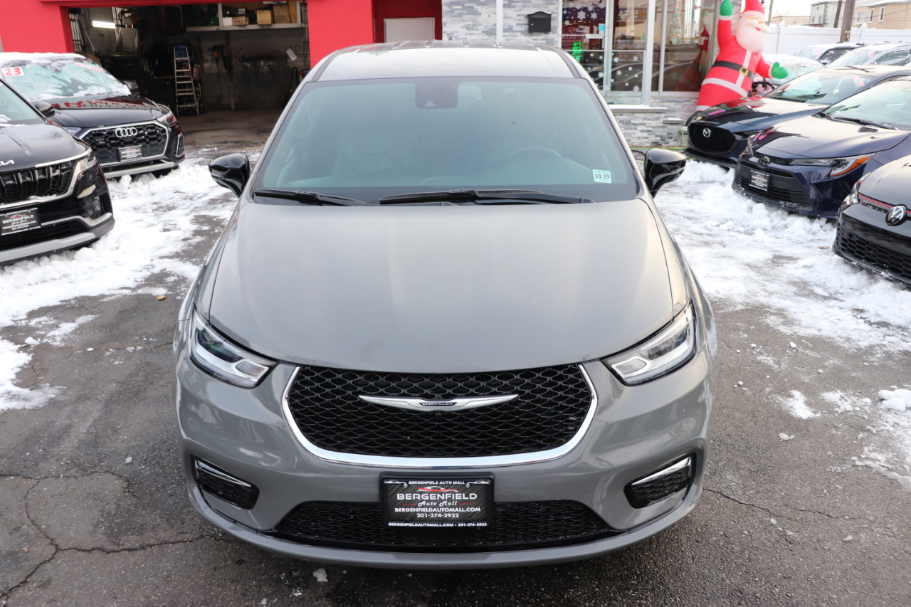 Chrysler Pacifica Select FWD 2025