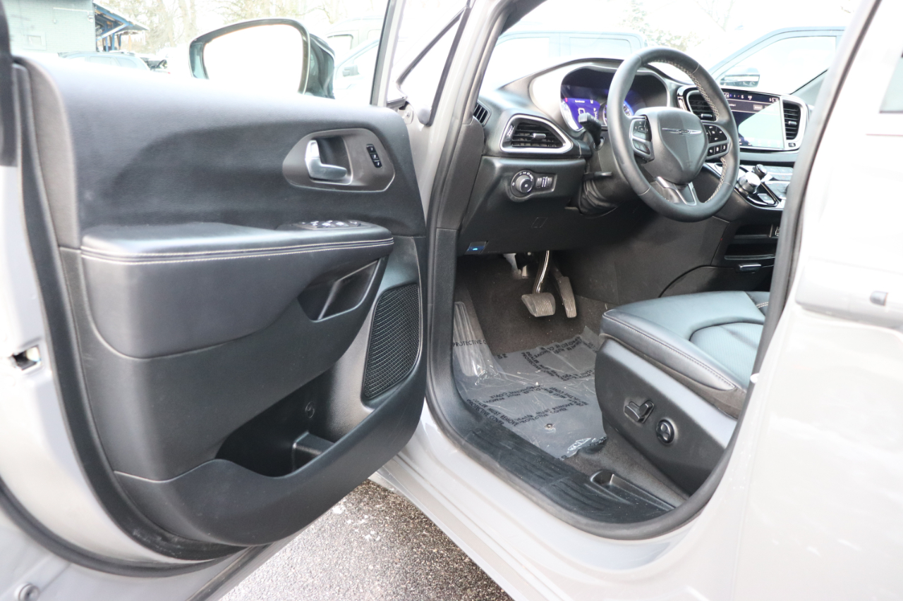 Chrysler Pacifica Select FWD 2025