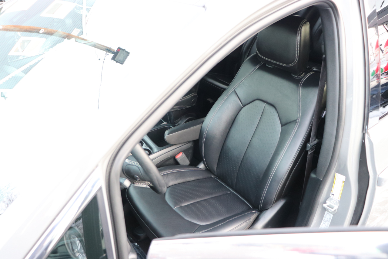 Chrysler Pacifica Select FWD 2025