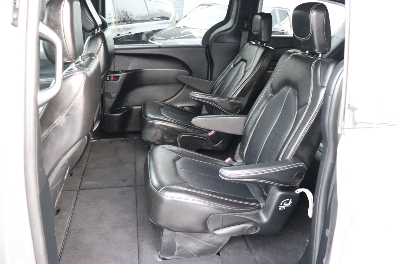 Chrysler Pacifica Select FWD 2025