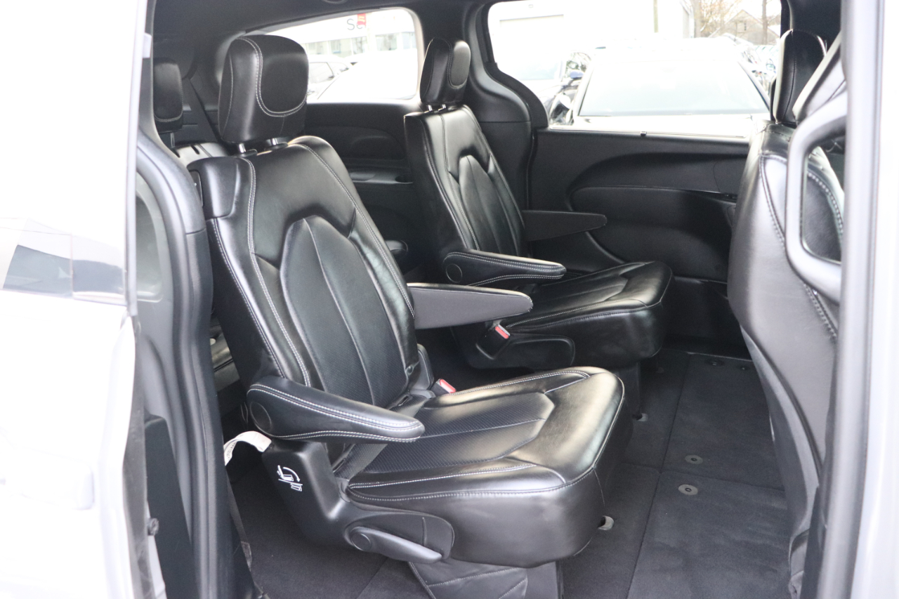 Chrysler Pacifica Select FWD 2025