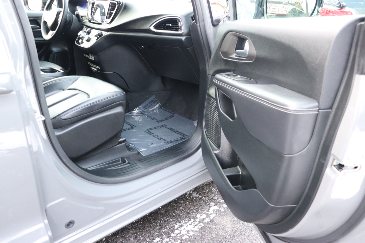 Chrysler Pacifica Select FWD 2025