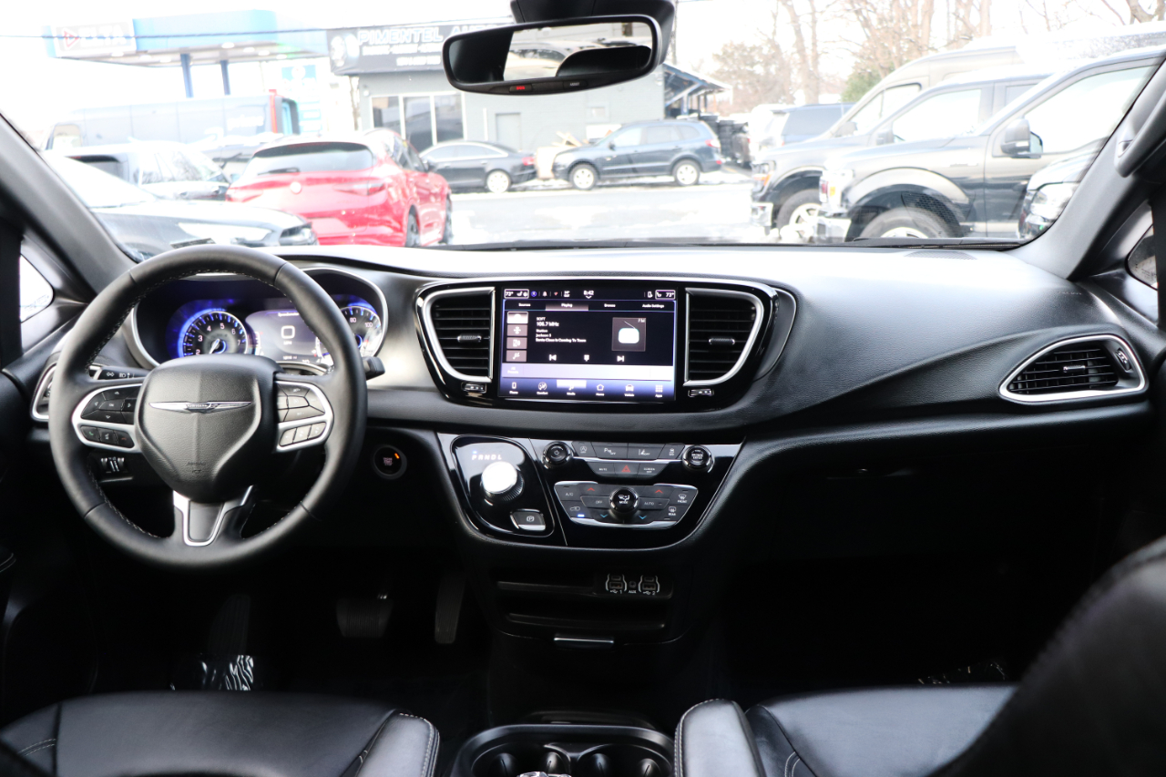 Chrysler Pacifica Select FWD 2025