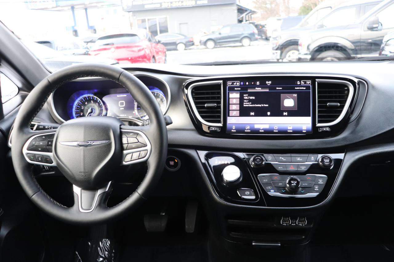 Chrysler Pacifica Select FWD 2025