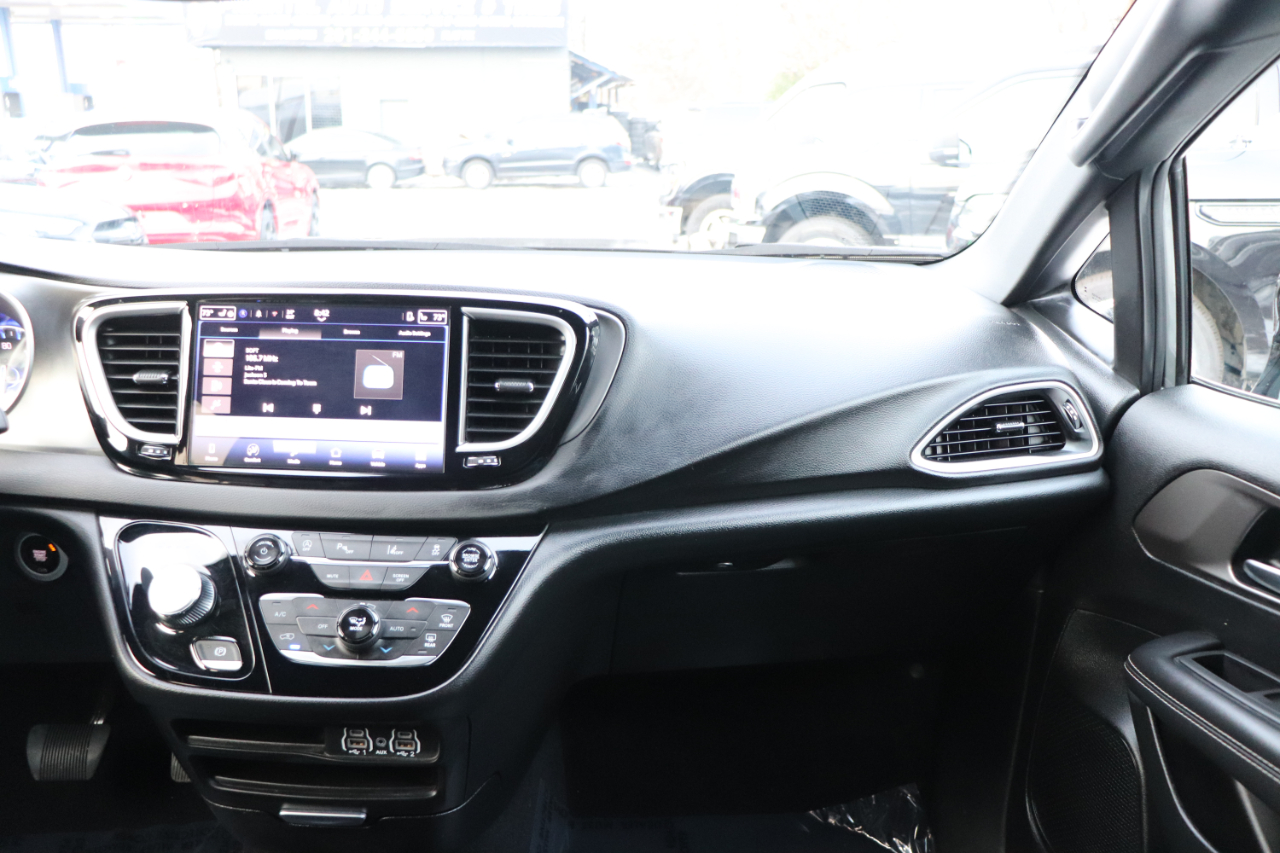 Chrysler Pacifica Select FWD 2025