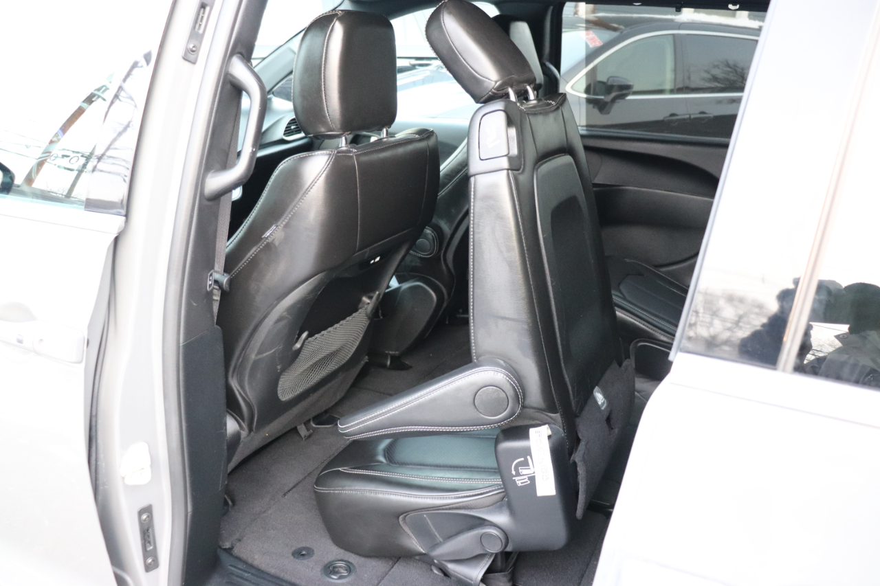 Chrysler Pacifica Select FWD 2025