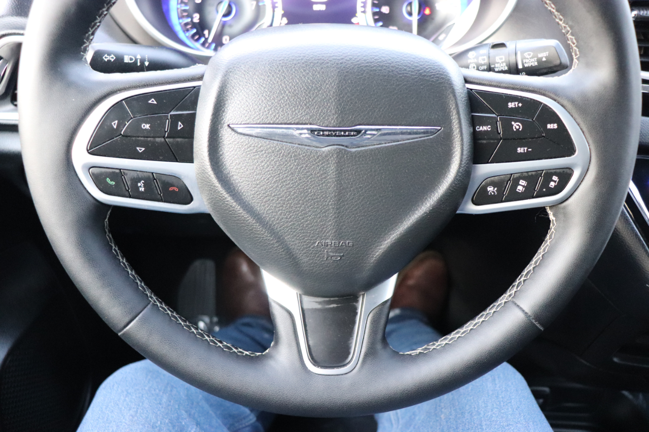 Chrysler Pacifica Select FWD 2025